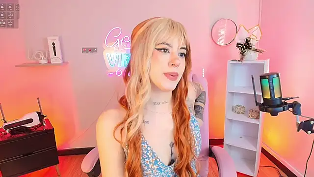 Alice Vixen online show from November 15, 2025, 1:04 pm