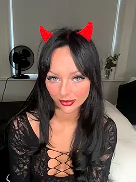 Snapshot of juicylucie chatting on October 31, 2025, 2:02 pm juicylucie online show from October 31, 2025, 2:02 pm