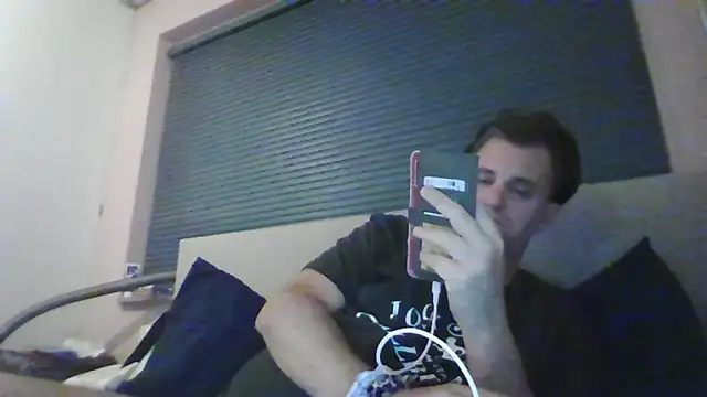 Snapshot of JasperGeil chatting on October 6, 2025, 1:29 am JasperGeil online show from October 6, 2025, 1:29 am