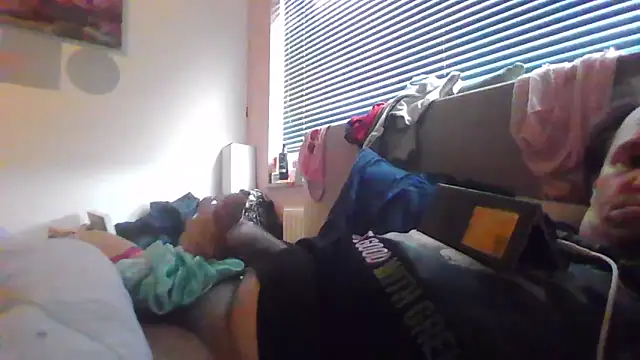 Snapshot of JasperGeil chatting on November 9, 2025, 11:36 am JasperGeil online show from November 9, 2025, 11:36 am