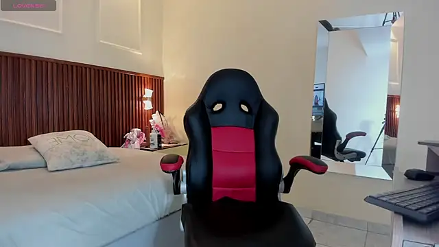 Snapshot of AURORAMARTIN2 chatting on September 20, 2025, 7:41 pm AURORAMARTIN2 online show from September 20, 2025, 7:41 pm