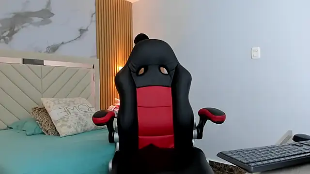 Snapshot of AURORAMARTIN2 chatting on September 17, 2025, 7:38 pm AURORAMARTIN2 online show from September 17, 2025, 7:38 pm