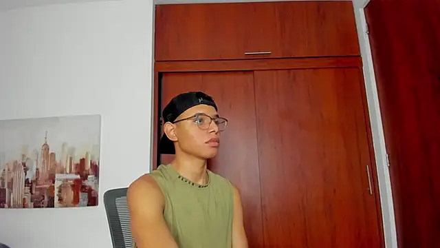 Snapshot of tristan_gold chatting on September 30, 2025, 12:33 pm tristan gold online show from September 30, 2025, 12:33 pm