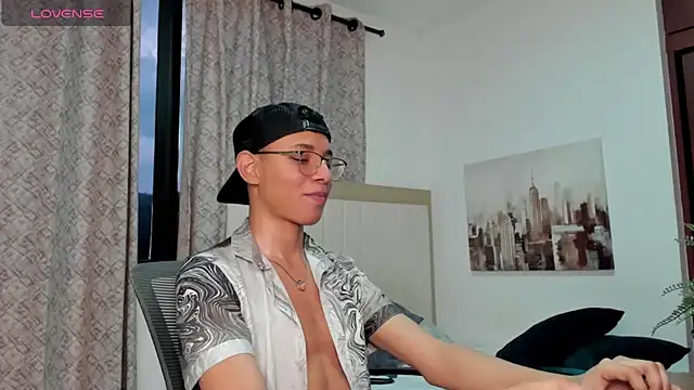 Snapshot of tristan_gold chatting on September 21, 2025, 10:48 pm tristan gold online show from September 21, 2025, 10:48 pm