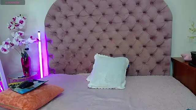 Snapshot of _Agata_ chatting on February 19, 2026, 7:49 am Agata online show from February 19, 2026, 7:49 am