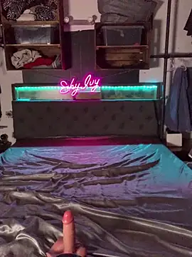 Snapshot of Shy_Ivy chatting on October 17, 2025, 9:16 pm Shy Ivy online show from October 17, 2025, 9:16 pm