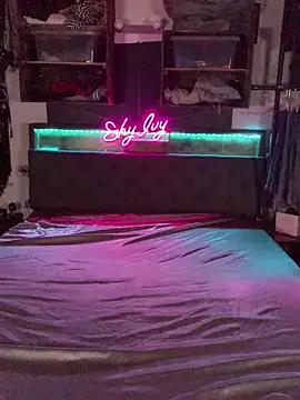 Snapshot of Shy_Ivy chatting on October 1, 2025, 9:51 pm Shy Ivy online show from October 1, 2025, 9:51 pm