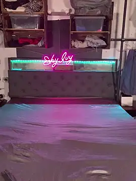 Snapshot of Shy_Ivy chatting on October 15, 2025, 9:45 pm Shy Ivy online show from October 15, 2025, 9:45 pm