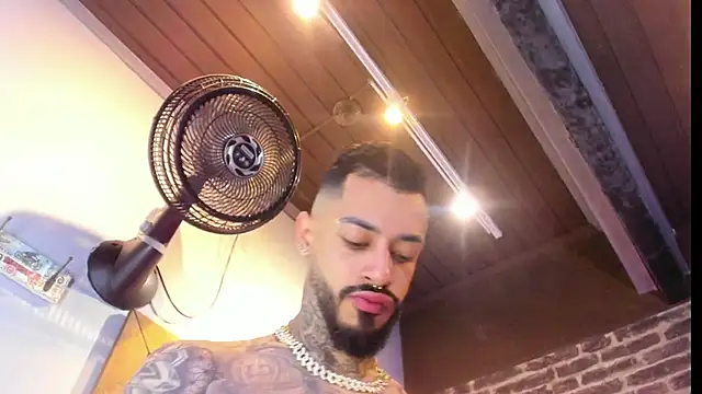 Snapshot of VinzenzRizzo chatting on September 26, 2025, 4:30 am VinzenzRizzo online show from September 26, 2025, 4:30 am