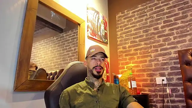 Snapshot of VinzenzRizzo chatting on October 25, 2025, 5:50 am VinzenzRizzo online show from October 25, 2025, 5:50 am