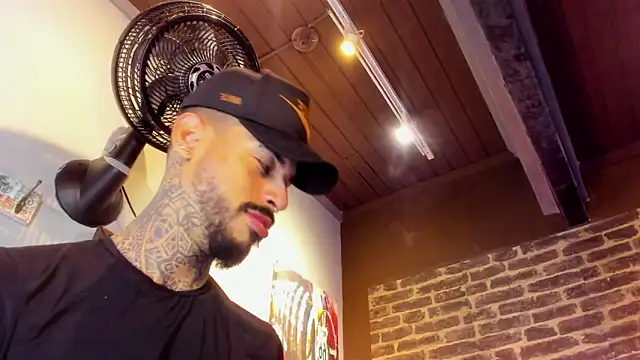 Snapshot of VinzenzRizzo chatting on October 31, 2025, 4:31 am VinzenzRizzo online show from October 31, 2025, 4:31 am