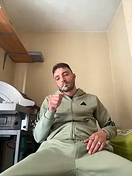 Snapshot of SemprePerverso chatting on October 14, 2025, 3:34 pm SemprePerverso online show from October 14, 2025, 3:34 pm