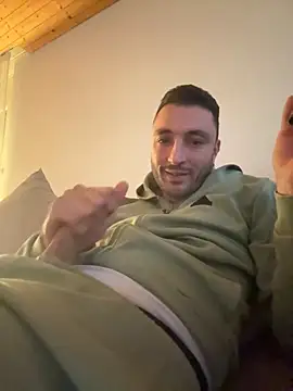 Snapshot of SemprePerverso chatting on October 13, 2025, 4:30 pm SemprePerverso online show from October 13, 2025, 4:30 pm