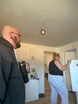 mrandmrsdarkside online show from April 15, 2026, 11:27 am