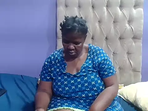 NaughtyChubbyZoe online show from February 16, 2026, 4:55 am