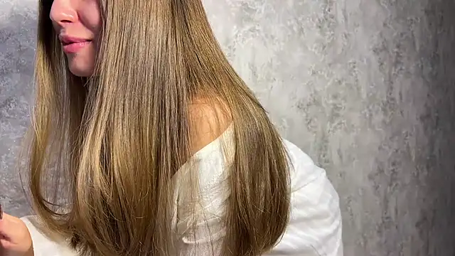 Snapshot of LushMira chatting on October 26, 2025, 2:45 am LushMira online show from October 26, 2025, 2:45 am