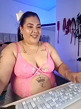 Snapshot of AndreaKinky chatting on November 18, 2025, 8:28 am AndreaKinky online show from November 18, 2025, 8:28 am