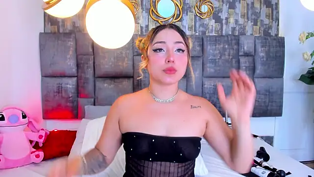 Snapshot of PatyLawrence chatting on October 25, 2025, 4:33 am PatyLawrence online show from October 25, 2025, 4:33 am