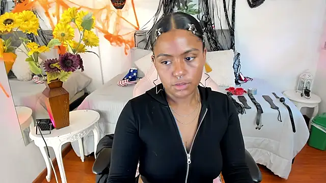 Snapshot of Lucie_Harper chatting on October 17, 2025, 8:43 pm Lucie Harper online show from October 17, 2025, 8:43 pm