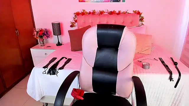 Snapshot of Lucie_Harper chatting on September 18, 2025, 8:34 pm Lucie Harper online show from September 18, 2025, 8:34 pm