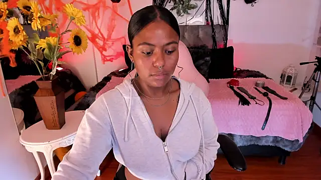 Snapshot of Lucie_Harper chatting on October 22, 2025, 8:08 pm Lucie Harper online show from October 22, 2025, 8:08 pm