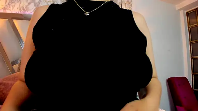 Snapshot of Aisha_poweer chatting on October 20, 2025, 2:02 am Aisha poweer online show from October 20, 2025, 2:02 am