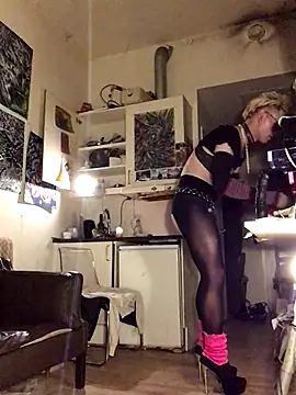 Sissy Cindy Whore online show from November 28, 2025, 8:42 pm