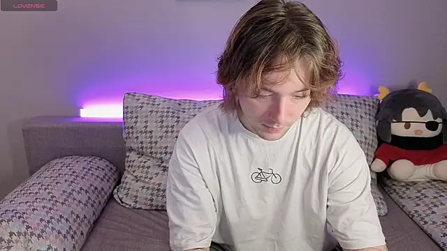 Snapshot of ellen_and_danny chatting on October 19, 2025, 5:05 pm ellen and danny online show from October 19, 2025, 5:05 pm