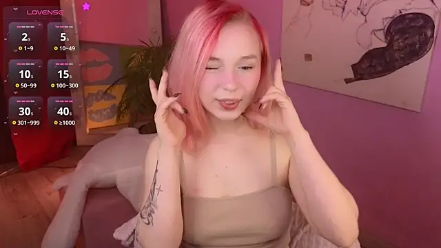 Snapshot of NaomiYoru chatting on May 13, 2026, 8:38 pm NaomiYoru online show from May 13, 2026, 8:38 pm