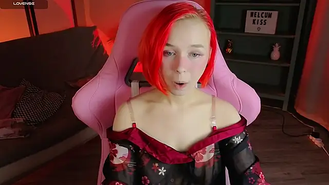 Snapshot of NaomiYoru chatting on October 21, 2025, 8:19 pm NaomiYoru online show from October 21, 2025, 8:19 pm