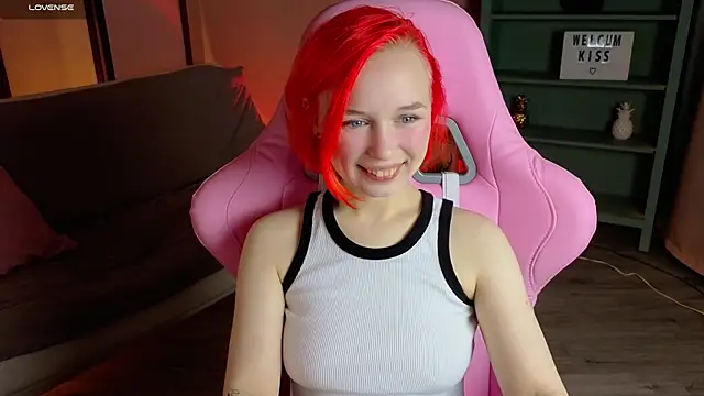 Snapshot of NaomiYoru chatting on October 2, 2025, 8:23 pm NaomiYoru online show from October 2, 2025, 8:23 pm