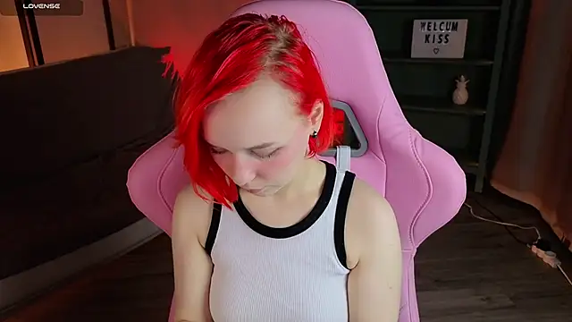 Snapshot of NaomiYoru chatting on October 9, 2025, 8:20 pm NaomiYoru online show from October 9, 2025, 8:20 pm