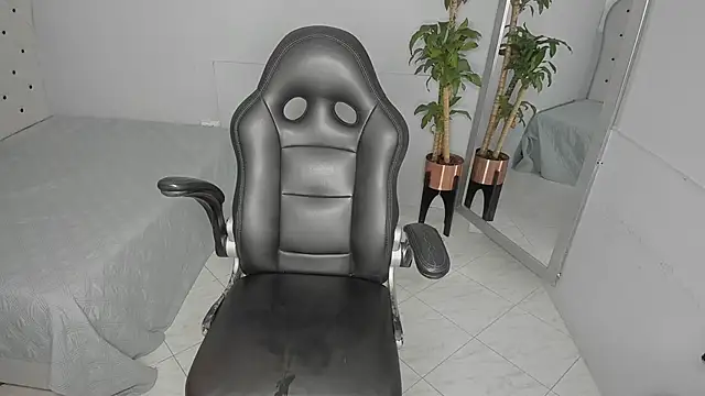 Alix 18  online show from September 25, 2025, 11:38 am