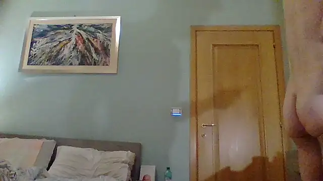 Snapshot of KalendaXL chatting on October 18, 2025, 10:50 am KalendaXL online show from October 18, 2025, 10:50 am