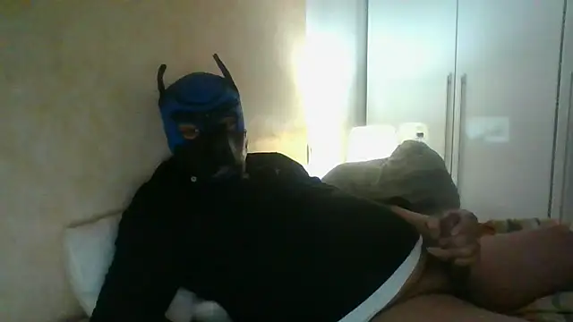 soumicuckold1 online show from April 3, 2026, 11:00 pm