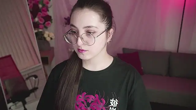 VirtuallVoyant online show from April 7, 2026, 10:33 pm