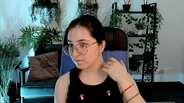 VirtuallVoyant online show from December 2, 2025, 5:42 am