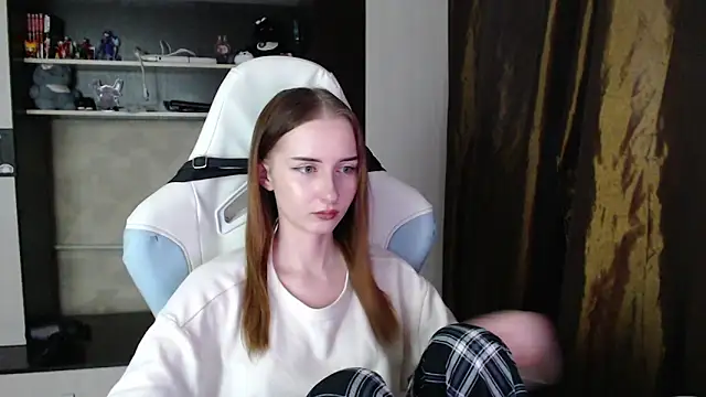 Cutti Crystal online show from March 4, 2026, 12:51 am