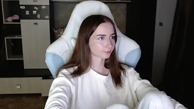 Snapshot of Cutti_Crystal chatting on October 27, 2025, 6:09 pm Cutti Crystal online show from October 27, 2025, 6:09 pm