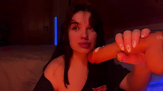 Snapshot of Crucio chatting on February 21, 2026, 9:06 pm Crucio online show from February 21, 2026, 9:06 pm