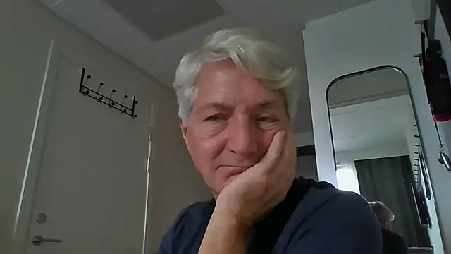 Swegay12-Exhi online show from October 5, 2025, 1:13 pm