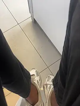 kamo012000 online show from November 7, 2025, 10:09 am