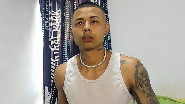 Snapshot of _Logan_Colton_ chatting on October 22, 2025, 9:13 pm Logan Colton online show from October 22, 2025, 9:13 pm