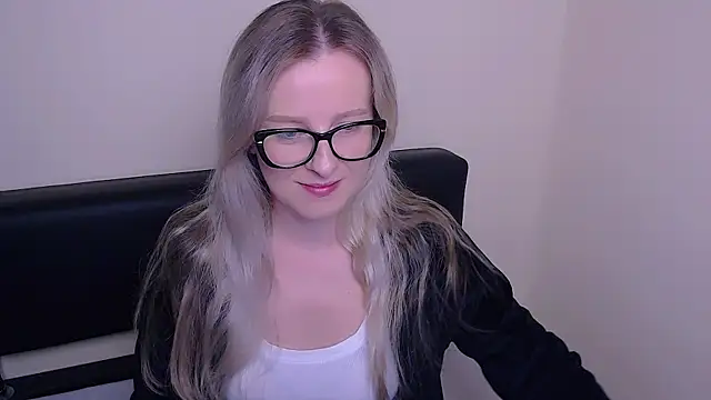 VanillaRose  online show from September 18, 2025, 6:49 am