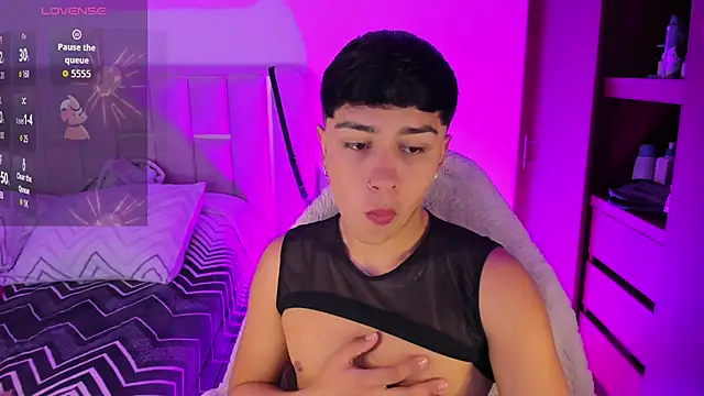 Snapshot of Matheewx_m chatting on February 28, 2026, 6:40 pm Matheewx m online show from February 28, 2026, 6:40 pm