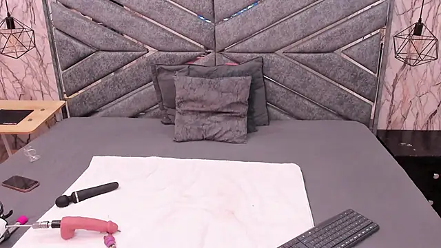 SASHA BROWNIE   online show from March 6, 2026, 7:31 pm