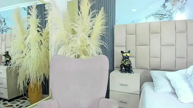 Snapshot of cloesummerr_ chatting on February 15, 2026, 12:48 pm cloesummerr online show from February 15, 2026, 12:48 pm