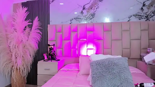 cloesummerr  online show from March 12, 2026, 12:53 pm