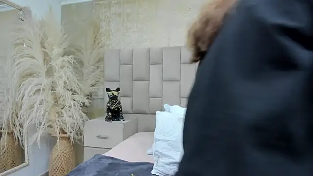 Snapshot of cloesummerr_ chatting on December 16, 2025, 1:04 pm cloesummerr online show from December 16, 2025, 1:04 pm