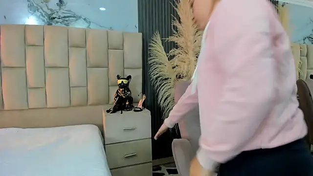 Snapshot of cloesummerr_ chatting on February 20, 2026, 12:29 pm cloesummerr online show from February 20, 2026, 12:29 pm